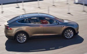 Tesla-Model-X-Side-View-in-motion