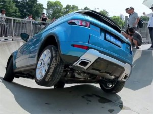 RANGE-ROVER-EVOQUE-SKATES-3