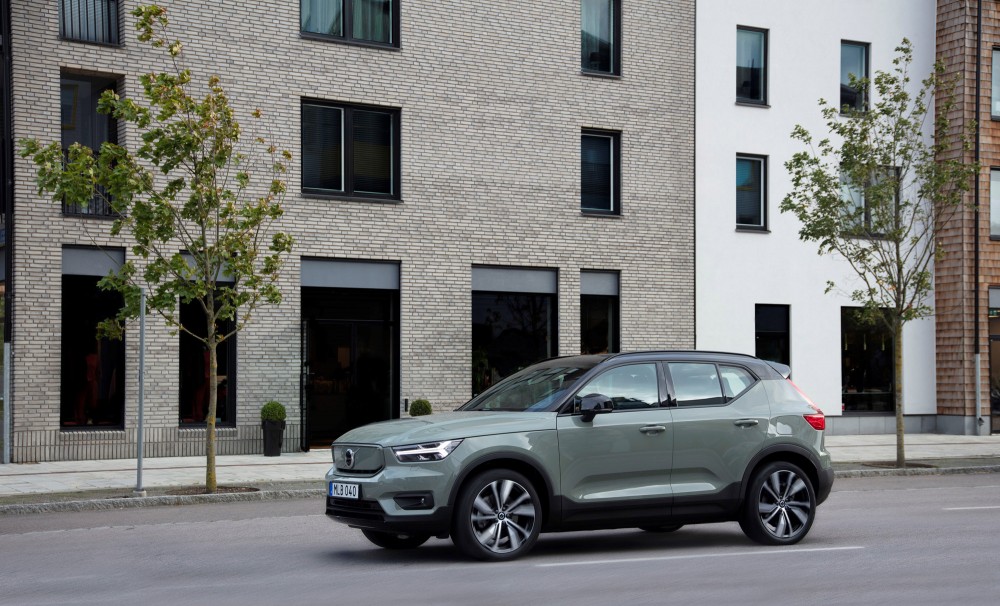 Volvo XC40 Recharge P8 AWD in Sage Green