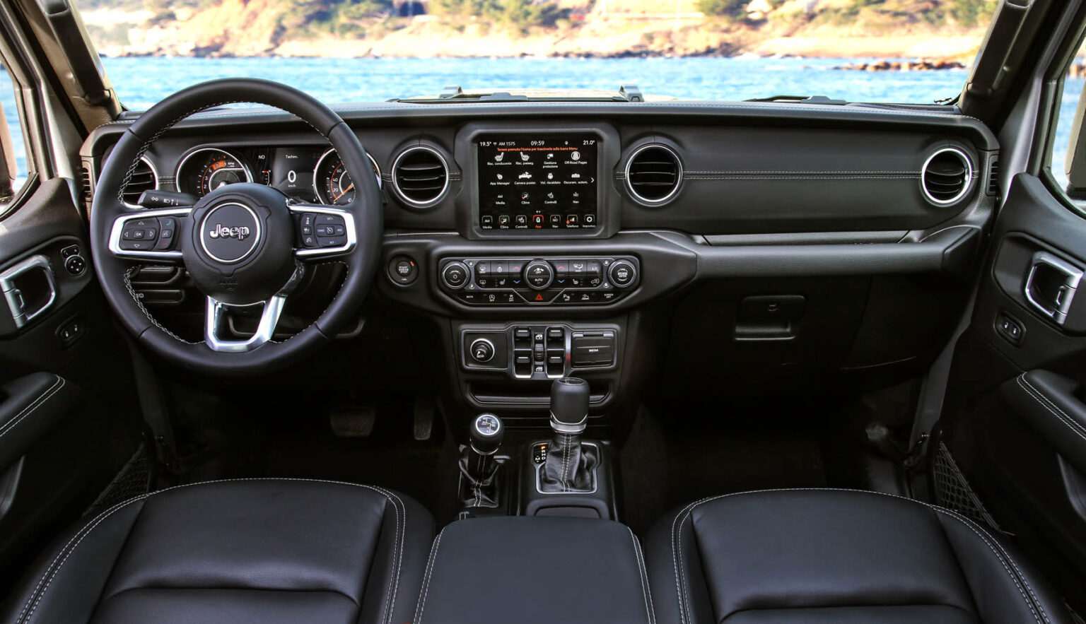 Jeep gladiator салон