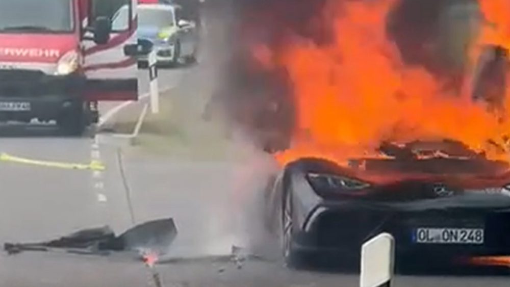 Στις φλόγες μία Mercedes-AMG One (Video) – carzine.gr